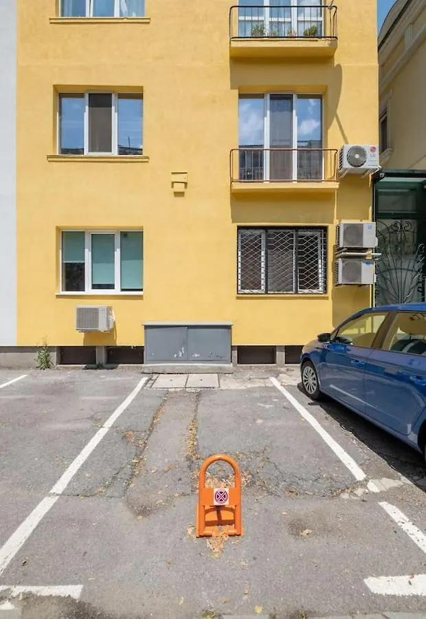 Sophisticated Gem With Private Parking Appartement Sofia